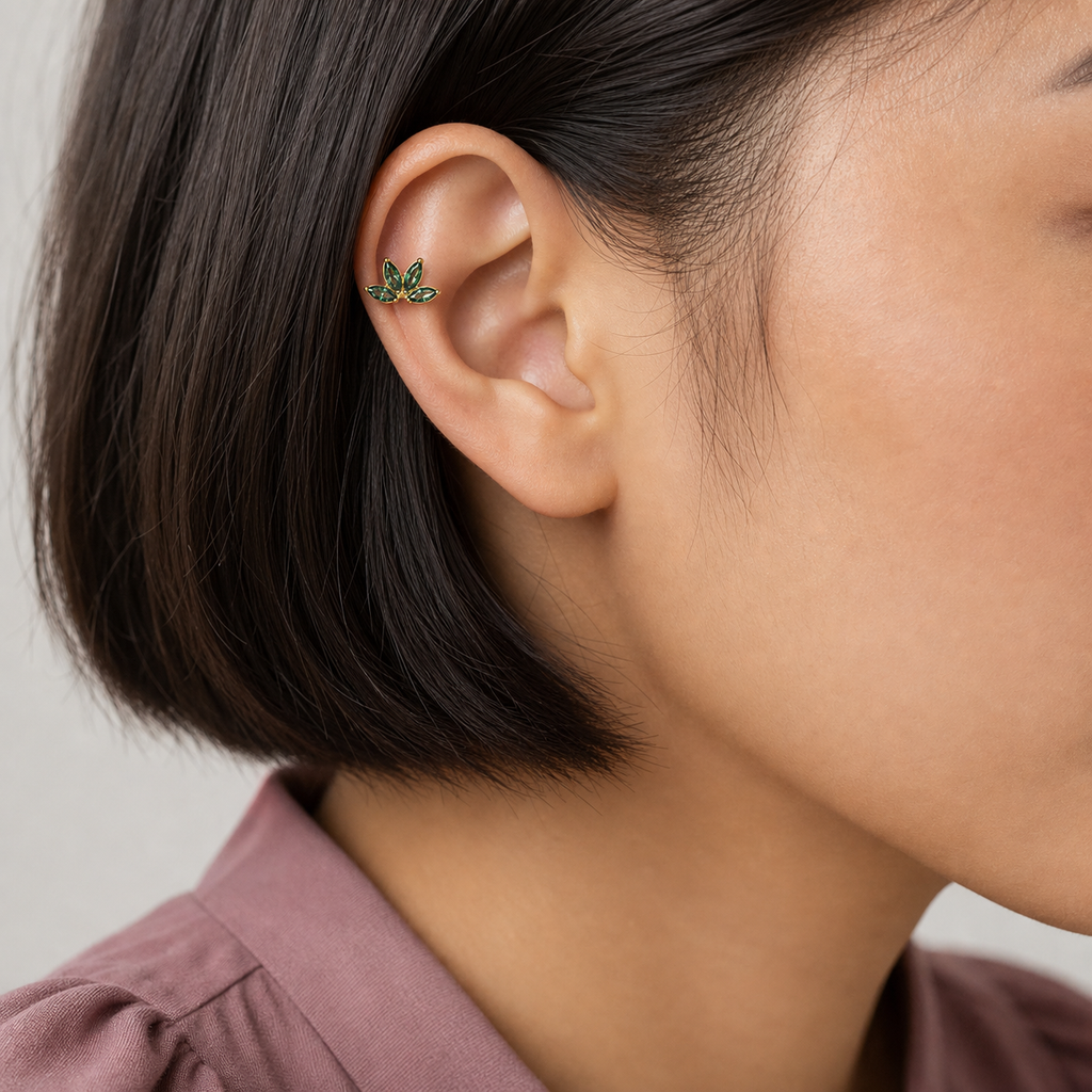 SW205 ASTM F136 Titanium Flat Back - Gold, Internally Threaded, 16G, 1.2 x 8+4 mm — wearing view three (P-FB-0164-G01)