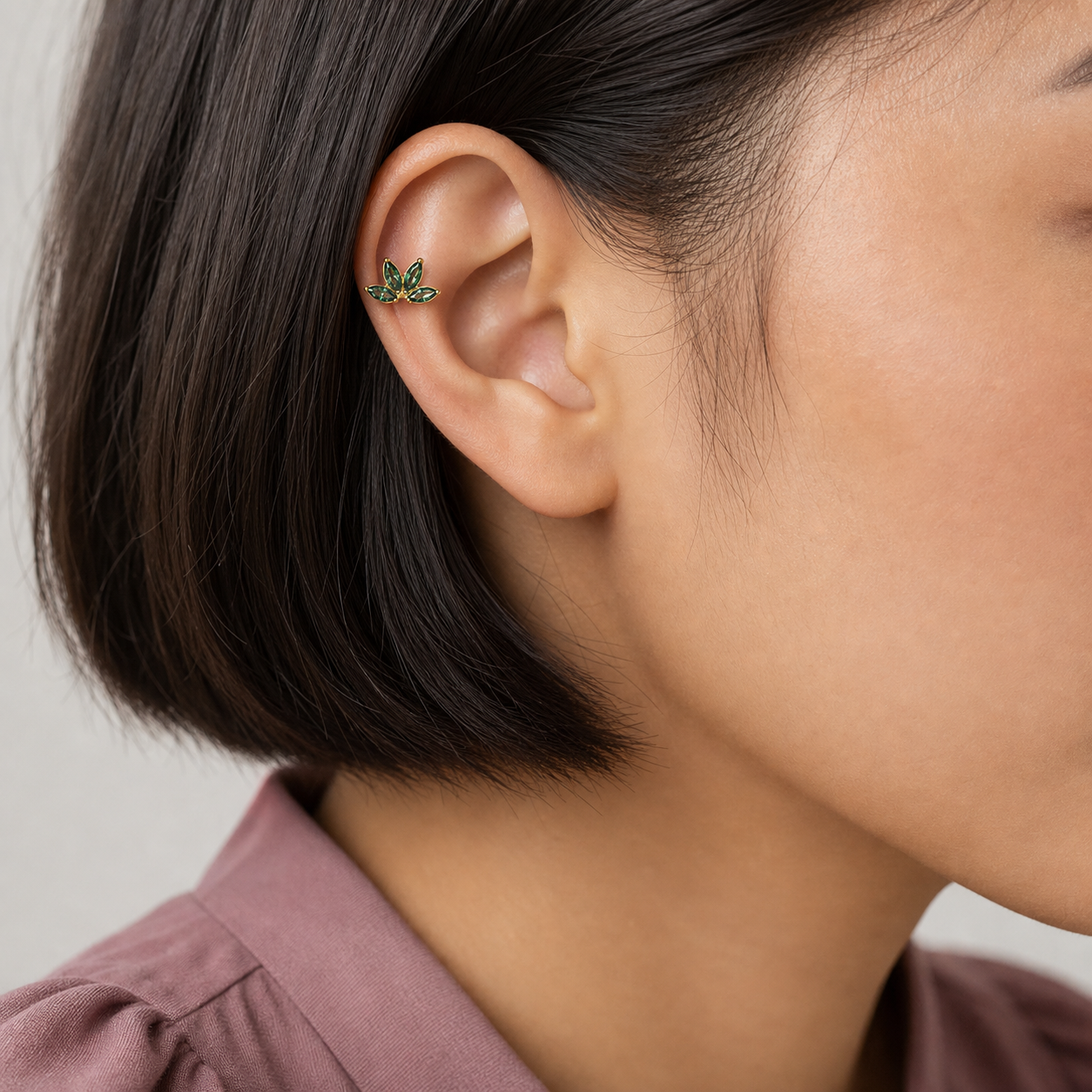SW205 ASTM F136 Titanium Flat Back - Gold, Internally Threaded, 16G, 1.2 x 8+4 mm — wearing view three (P-FB-0164-G01)