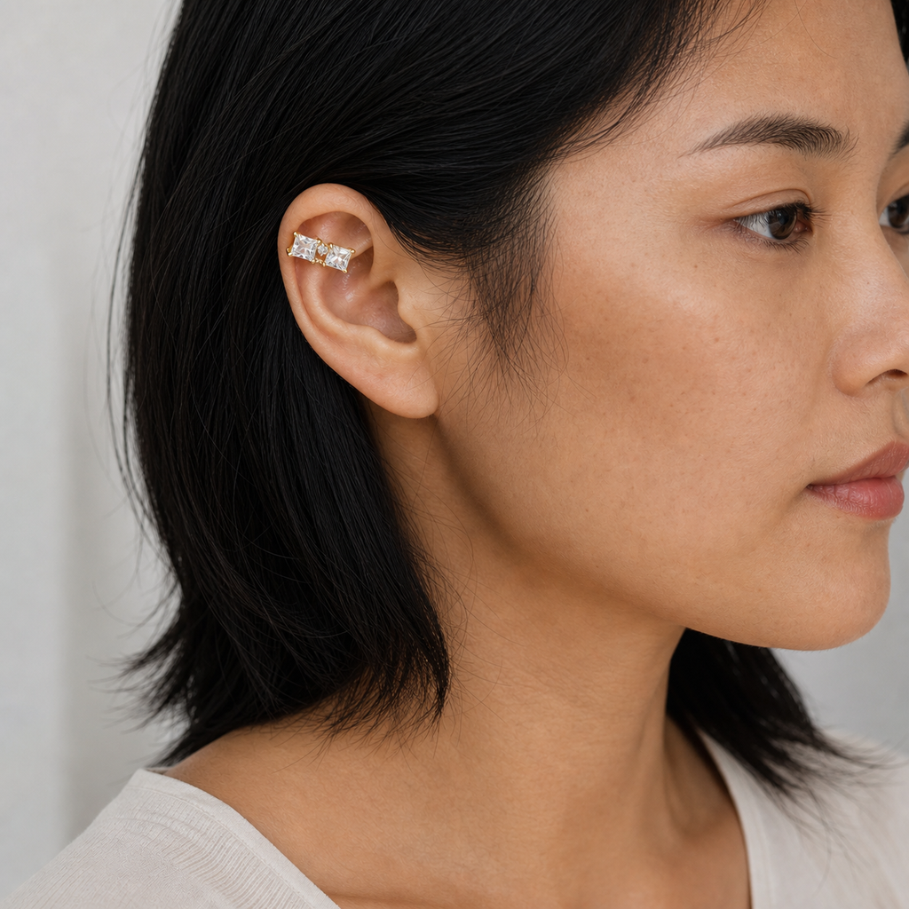 Clear CZ ASTM F136 Titanium Piercing Part - Gold, Internally Threaded, M0.9+7.0*3.8 mm — wearing view four (P-PT-0009-G01)