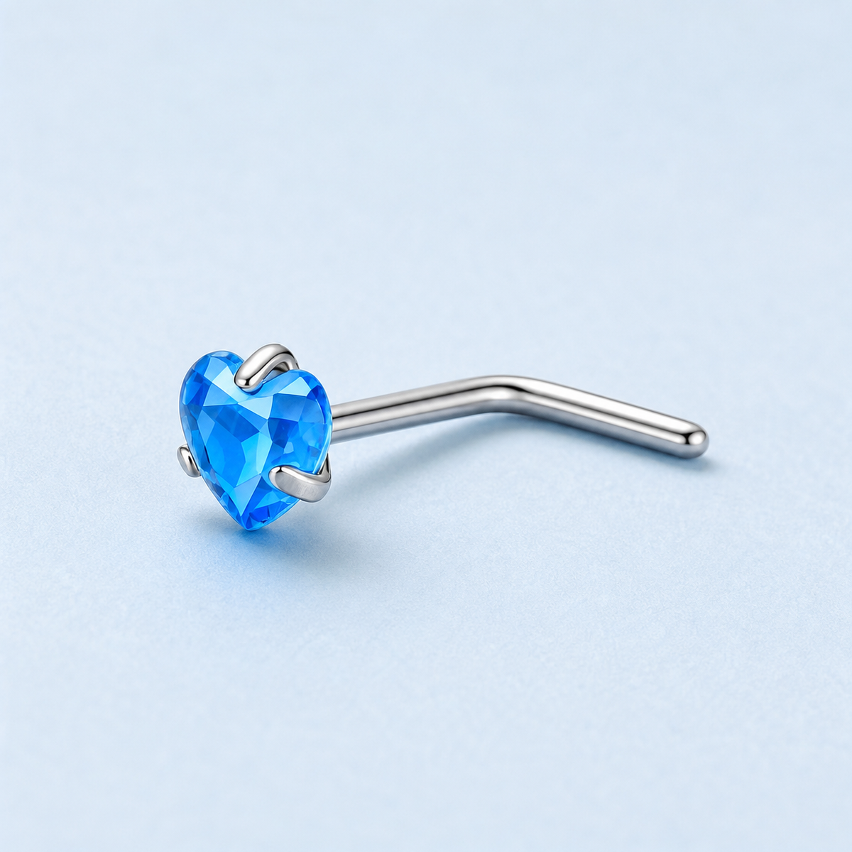 [TOPOSH-ROLE-ORDER-CLEANUP-20260717-BATCH09:TP-NS-L-SIL-20G6-T3-LBL-028:01] Heart Light Blue Titanium L-Bend Nose Stud – Silver | 01_primary_product_bg