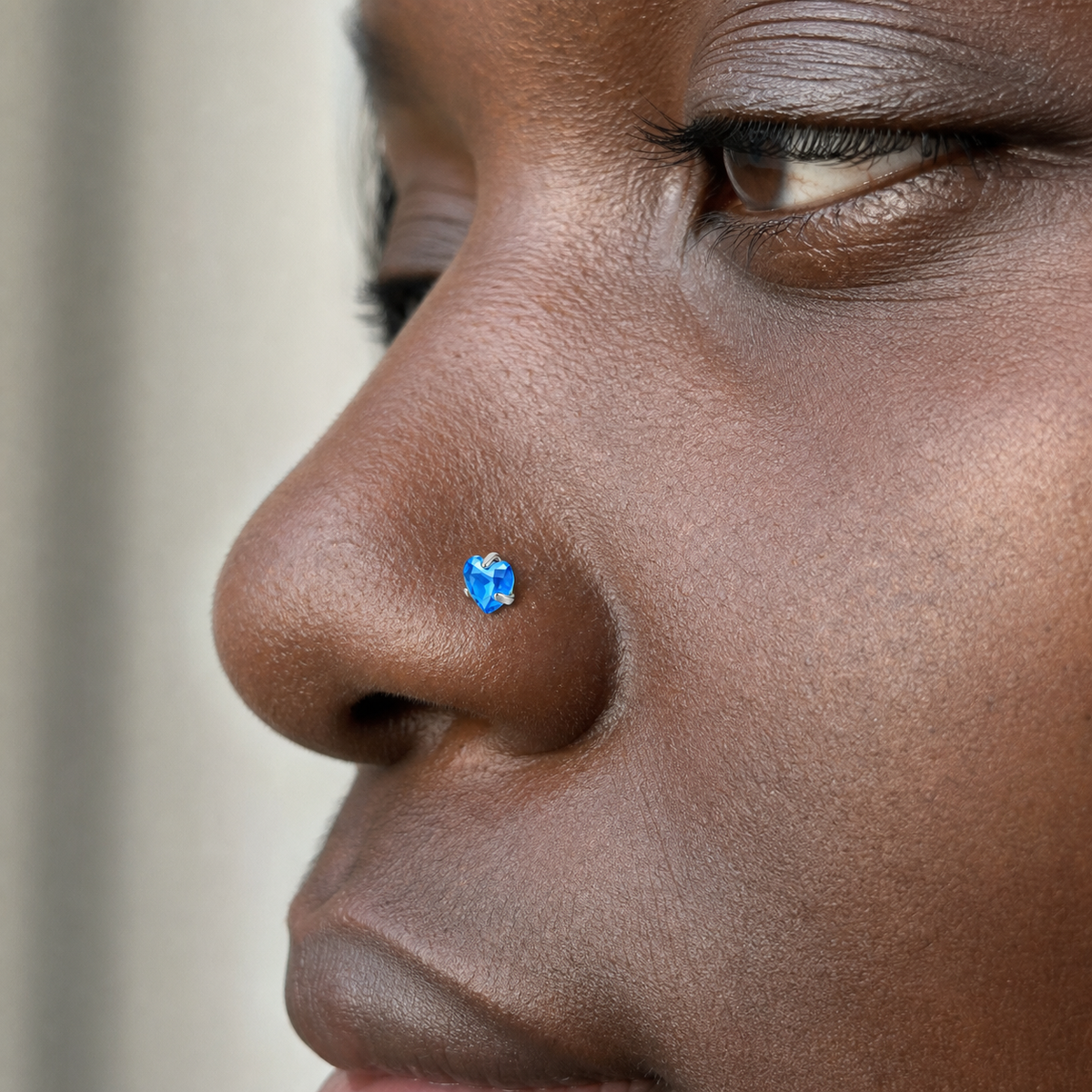 [TOPOSH-ROLE-ORDER-CLEANUP-20260717-BATCH09:TP-NS-L-SIL-20G6-T3-LBL-028:03] Heart Light Blue Titanium L-Bend Nose Stud – Silver | 03_model_black