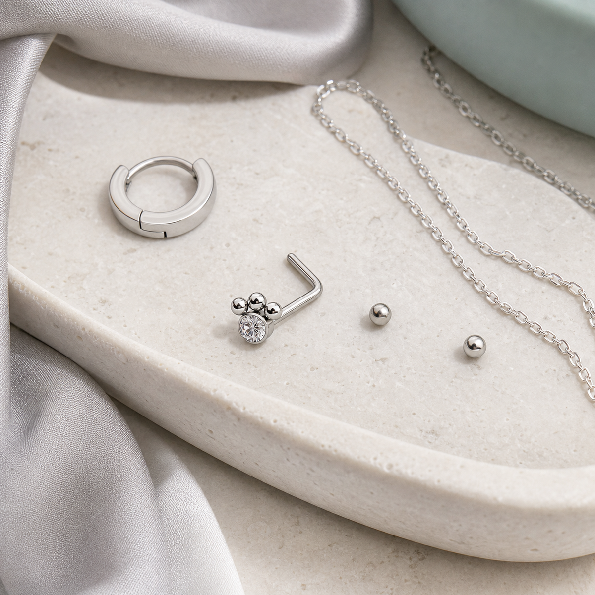 [TOPOSH-ROLE-ORDER-CLEANUP-20260717-BATCH11:TP-NS-L-SIL-20G7-CLCZ-036:06] Trinity Clear CZ Titanium L-Bend Nose Stud – Silver | 06_accessory_flatlay