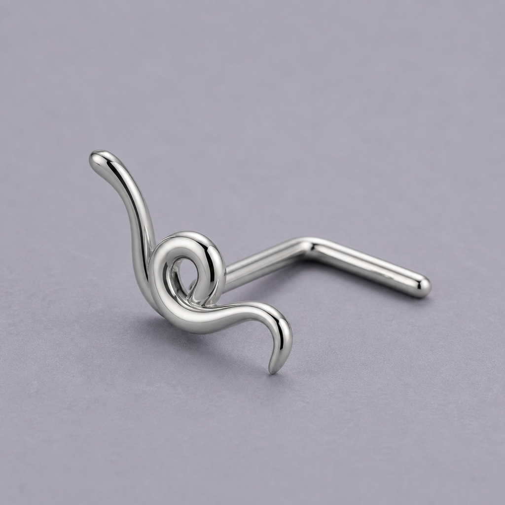 [TOPOSH-ROLE-ORDER-CLEANUP-20260717-BATCH10:TP-NS-L-SIL-20G7-PLN-001-NS016:05] Swirl Titanium L-Bend Nose Stud – Silver | 05_product_angles
