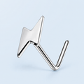 [TOPOSH-ROLE-ORDER-CLEANUP-20260717-BATCH10:TP-NS-L-SIL-20G7-PLN-041:01] Lightning Bolt Titanium L-Bend Nose Stud – Silver | 01_primary_product_bg