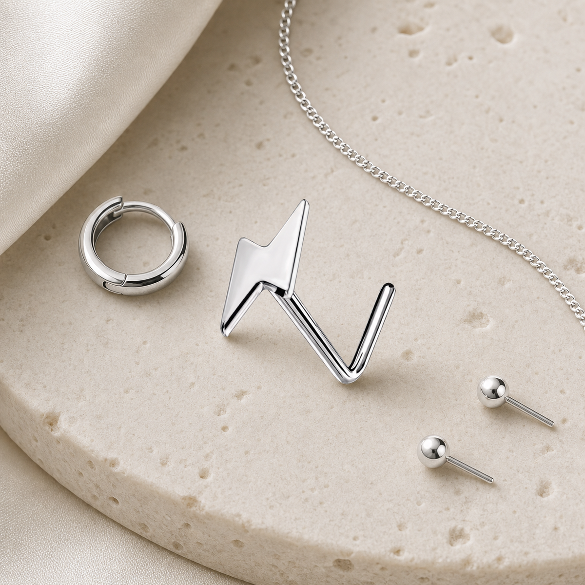 [TOPOSH-ROLE-ORDER-CLEANUP-20260717-BATCH10:TP-NS-L-SIL-20G7-PLN-041:06] Lightning Bolt Titanium L-Bend Nose Stud – Silver | 06_accessory_flatlay