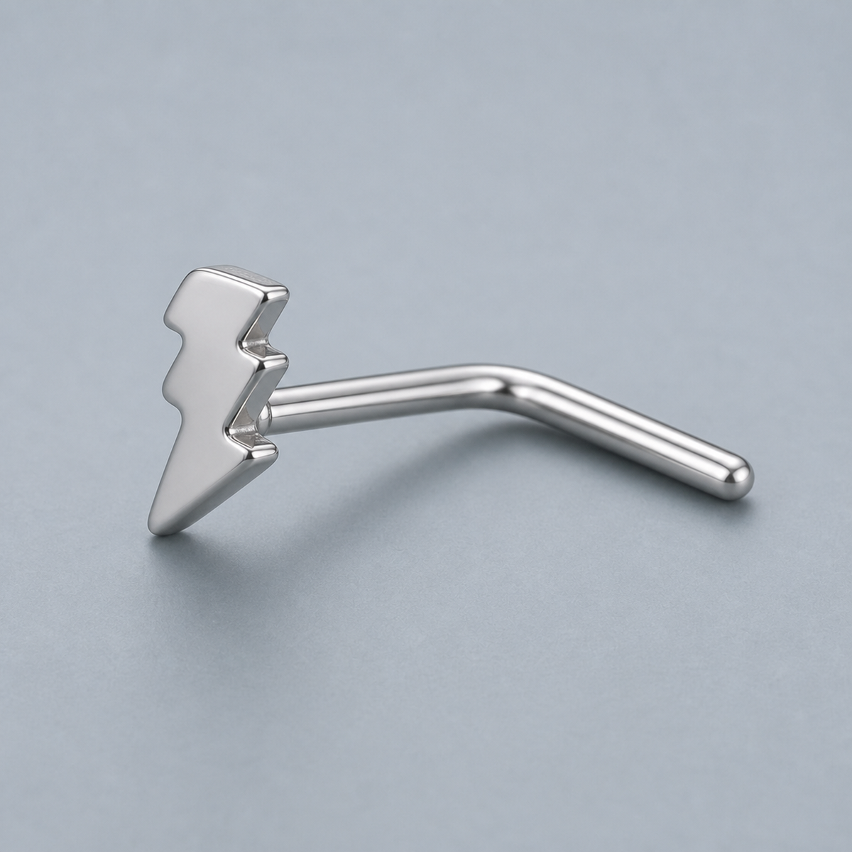 [TOPOSH-ROLE-ORDER-CLEANUP-20260717-BATCH10:TP-NS-L-SIL-20G7-PLN-122:05] Lightning Bolt Titanium L-Bend Nose Stud – Silver | 05_product_angles