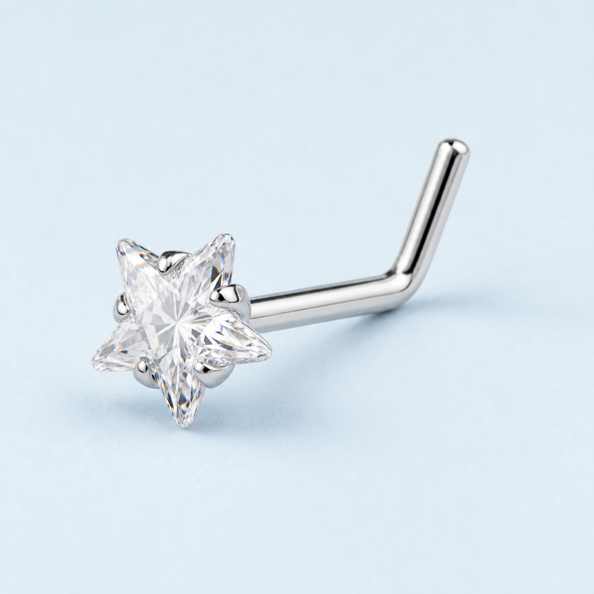 [TOPOSH-ROLE-ORDER-CLEANUP-20260717-BATCH10:TP-NS-L-SIL-20G7-T3-CLCZ-007:01] Star Clear CZ Titanium L-Bend Nose Stud – Silver | 01_primary_product_bg