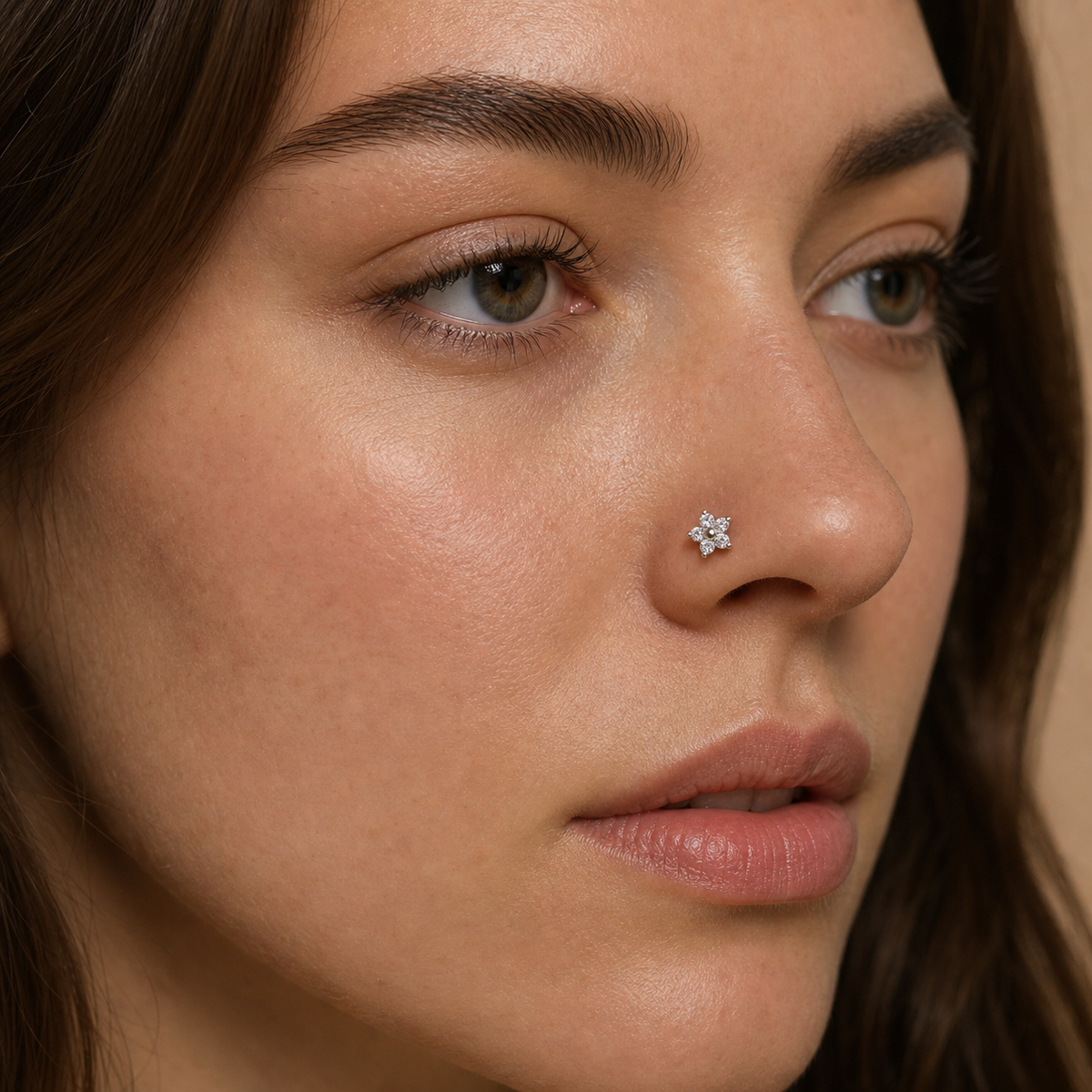 [TOPOSH-ROLE-ORDER-CLEANUP-20260717-BATCH09:TP-NS-L-WG-20G6.5X5-CLCZ-065:02] Clear CZ Titanium L-Bend Nose Stud – White Gold | 02_model_white