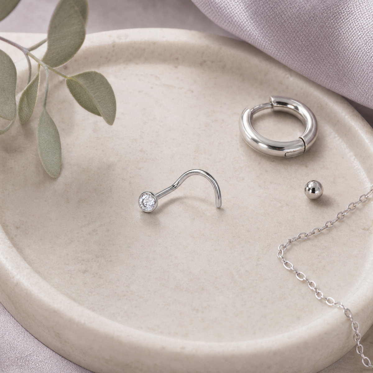 [TOPOSH-ROLE-ORDER-CLEANUP-20260717-BATCH14:TP-NS-S-SIL-20G6-T2.5-CLCZ-058:06] Clear CZ Titanium Nose Screw – Silver, 6+2.5mm | 06_accessory_flatlay