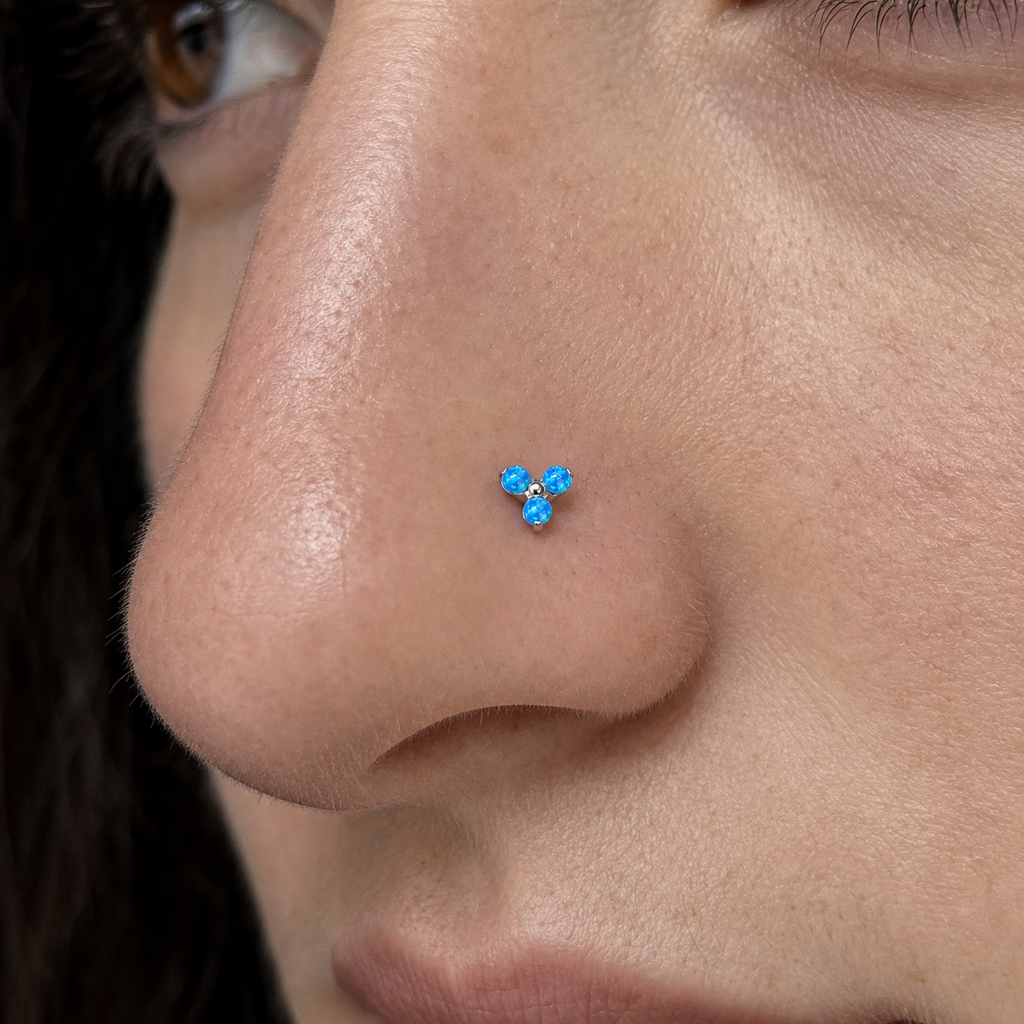 [TOPOSH-ROLE-ORDER-CLEANUP-20260717-BATCH13:TP-NS-S-SIL-20G6-T5-OP05-048:02] Blue Opal Titanium Nose Screw – Silver | 02_model_white