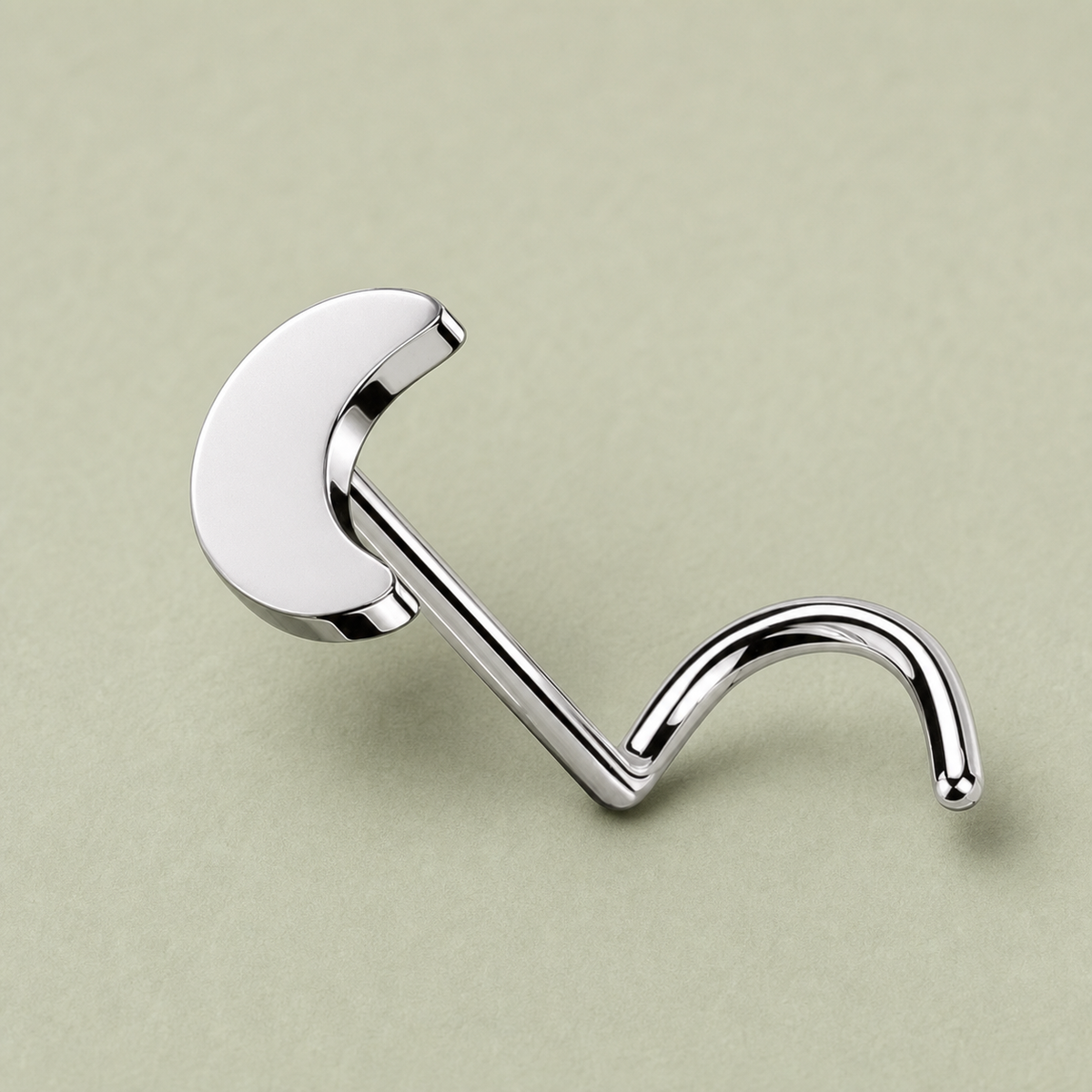 [TOPOSH-ROLE-ORDER-CLEANUP-20260717-BATCH14:TP-NS-SIL-0.8-PLN-042:01] Crescent Titanium Nose Screw – Silver | 01_primary_product_bg