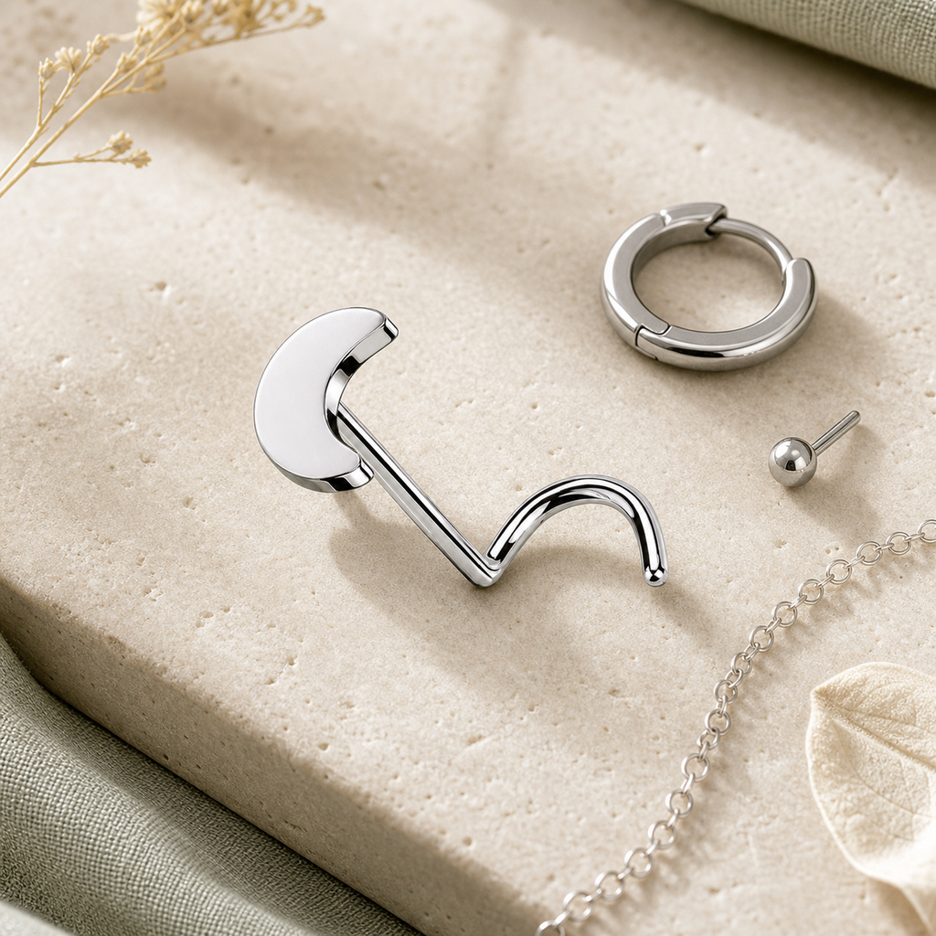 [TOPOSH-ROLE-ORDER-CLEANUP-20260717-BATCH14:TP-NS-SIL-0.8-PLN-042:06] Crescent Titanium Nose Screw – Silver | 06_accessory_flatlay