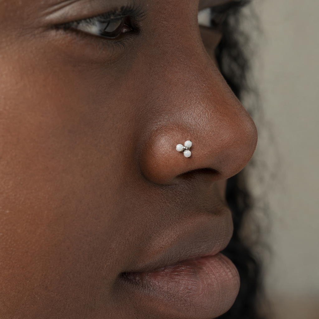 [TOPOSH-ROLE-ORDER-CLEANUP-20260717-BATCH12:TP-NS-SIL-0.8-WOP-053:03] White Opal Titanium Nose Jewelry – Silver | 03_model_black