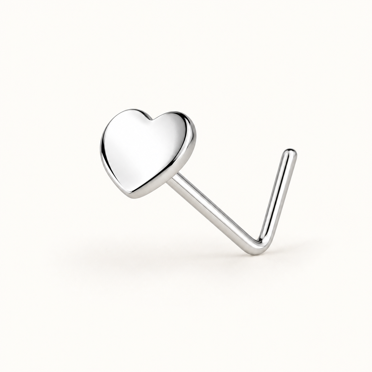 [TOPOSH-ROLE-ORDER-CLEANUP-20260717-BATCH12:TP-NS-WG-20G6-PLN-025:01] Heart Titanium Nose Hoop – White Gold | 01_primary_product_bg