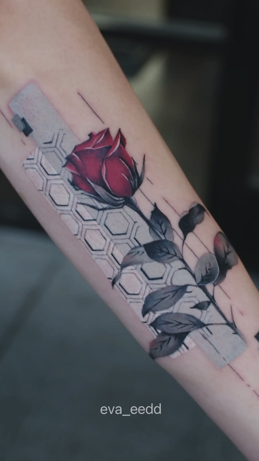 Eva Liu tattoo source video - fine-line 13
