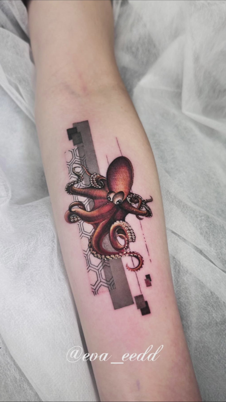 Eva Liu tattoo source video - fine-line 23