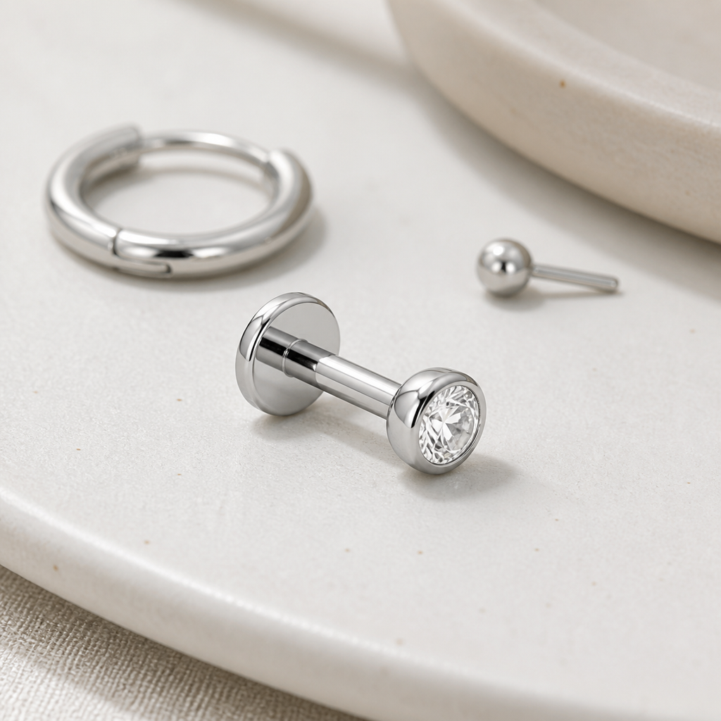 Implant Grade Titanium - Flat Back - Silver - Clear CZ - 16G (1.2 x 10+3 mm) - styling view