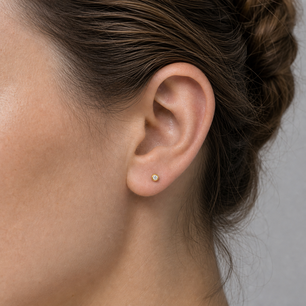 Implant Grade Titanium - Flat Back - Gold - Clear CZ - 16G (1.2 x 8+3+4 mm) - model wear view