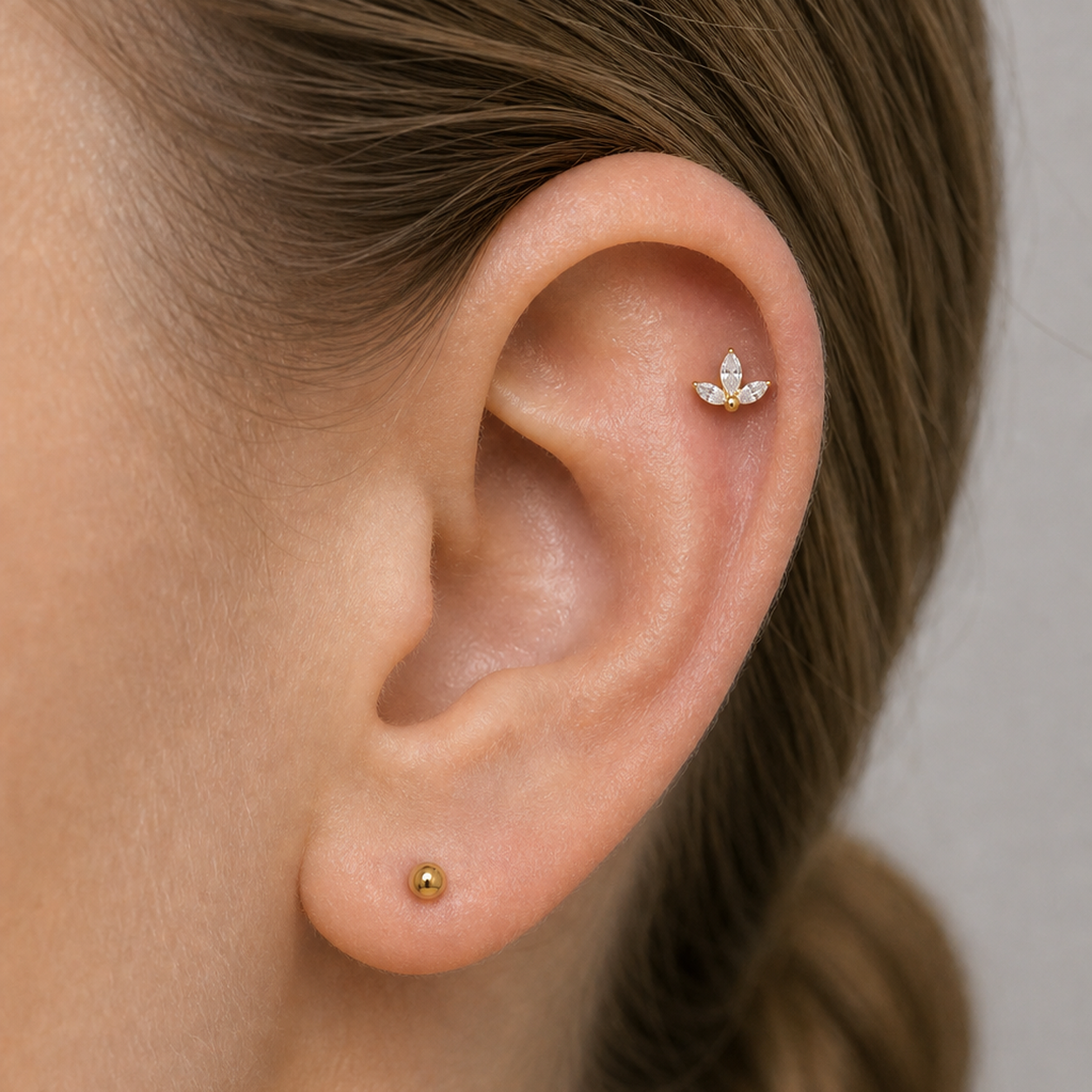 Implant Grade Titanium - Flat Back - Gold - Clear CZ - 16G (1.2 x 8+4 mm) - model wear view