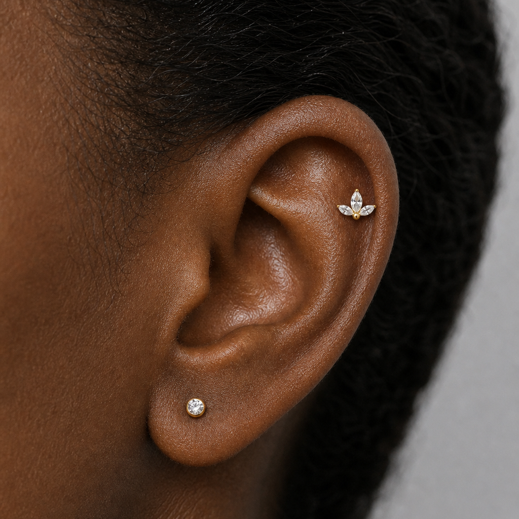 Implant Grade Titanium - Flat Back - Gold - Clear CZ - 16G (1.2 x 8+4 mm) - model wear view