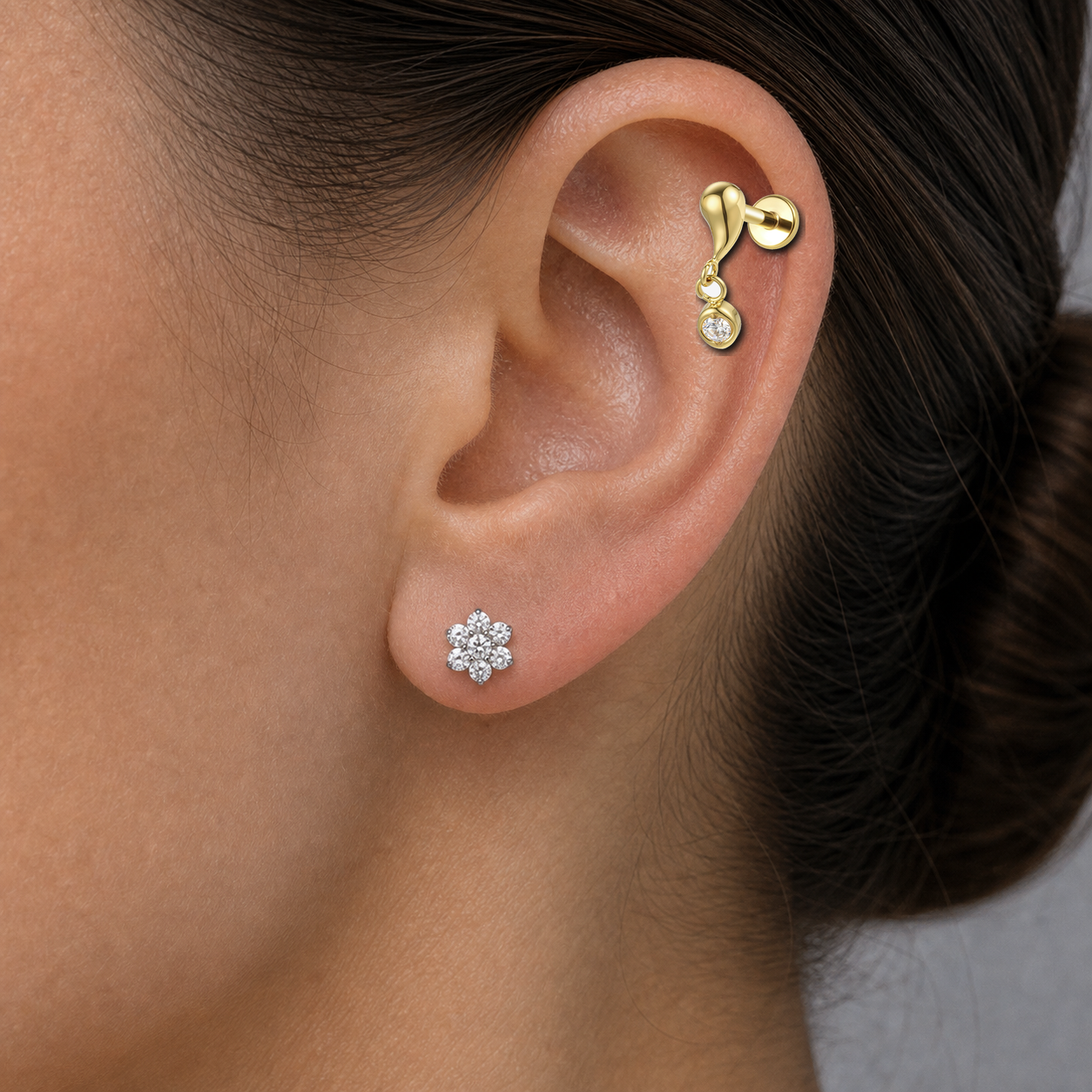 Implant Grade Titanium - Flat Back - Gold - Clear CZ - 16G (1.2 x 8+4 mm) - model wear view