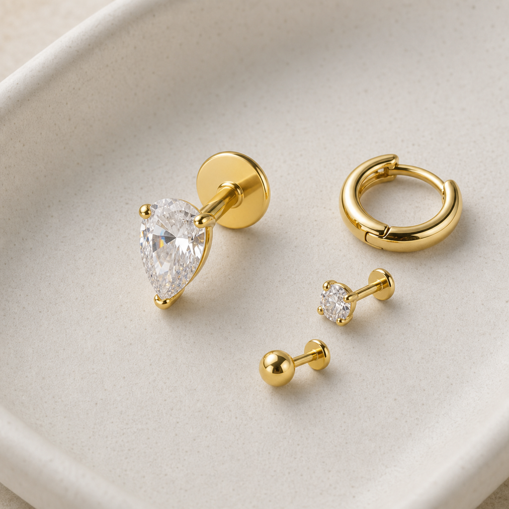 Implant Grade Titanium - Flat Back - Gold - Clear CZ - 16G (1.2 x 8+4 mm) - styling view