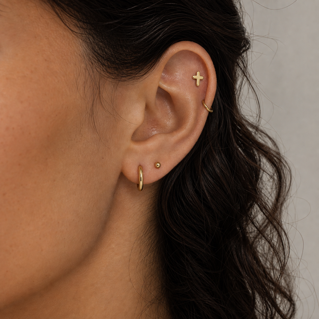 Implant Grade Titanium - Flat Back - Gold - 16G (1.2 x 8+4 mm) - model wear view