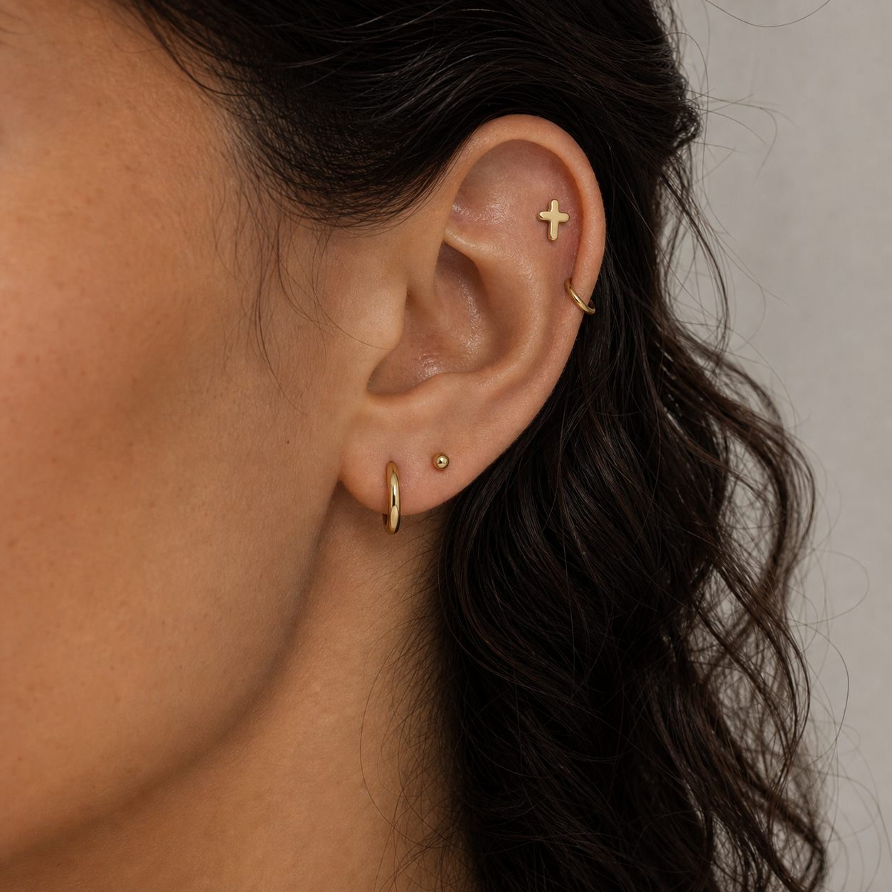 Implant Grade Titanium - Flat Back - Gold - 16G (1.2 x 8+4 mm) - model wear view