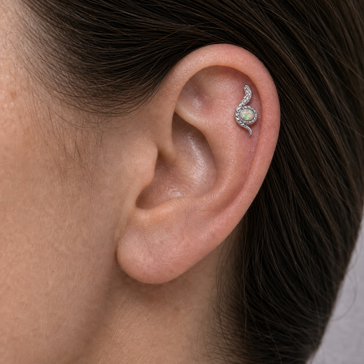 Implant Grade Titanium - Flat Back - Silver - Light Green - 16G (1.2 x 6+4 mm) - model wear view