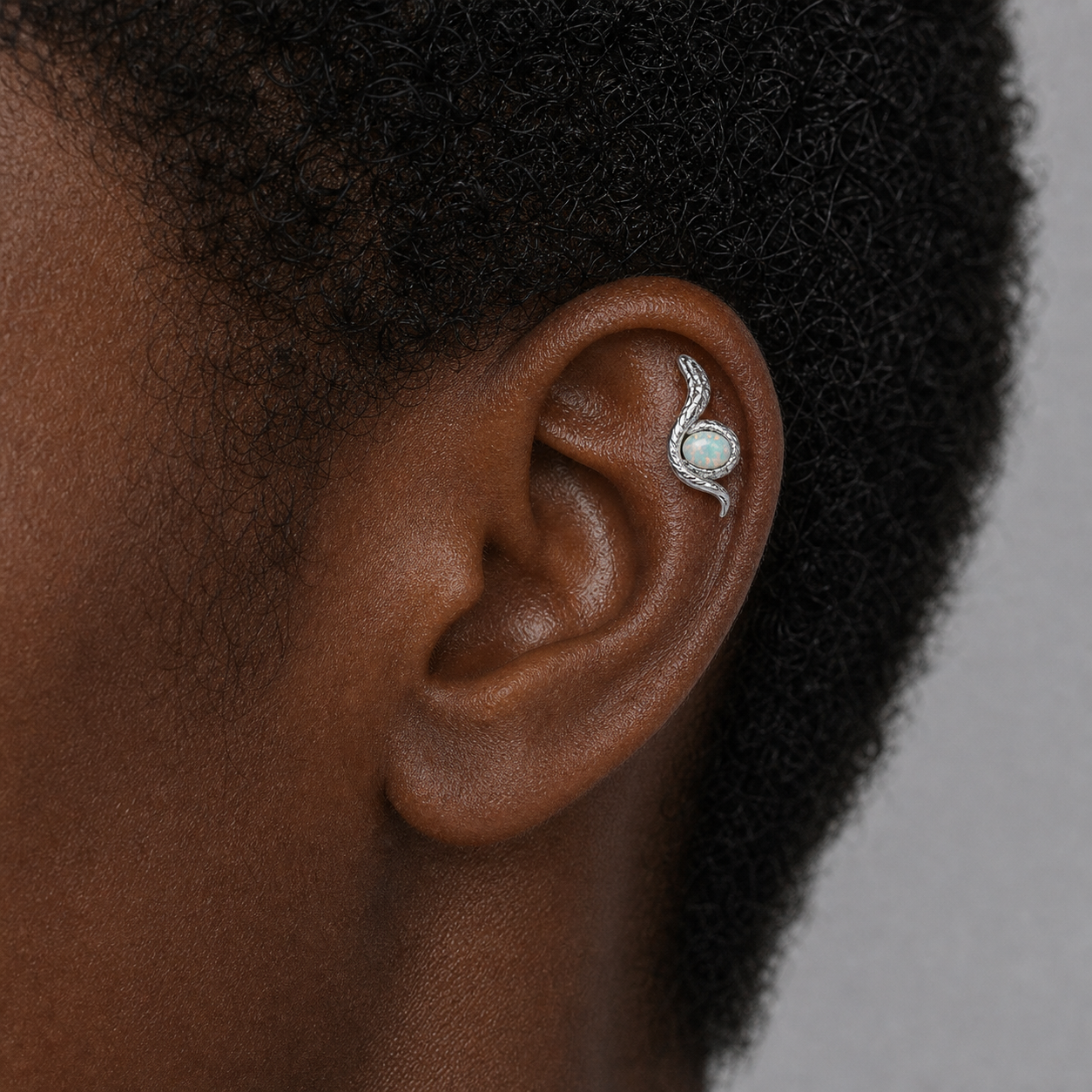 Implant Grade Titanium - Flat Back - Silver - Light Green - 16G (1.2 x 6+4 mm) - model wear view