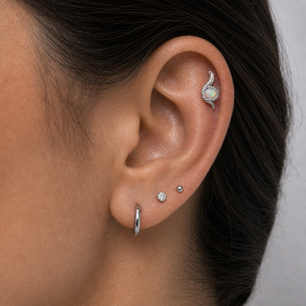 Implant Grade Titanium - Flat Back - Silver - Light Green - 16G (1.2 x 6+4 mm) - model wear view