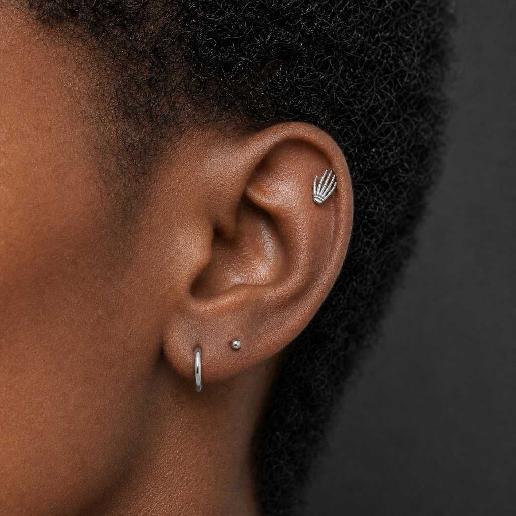 Implant Grade Titanium - Flat Back - Silver - 16G (1.2 x 6+4 mm) - model wear view