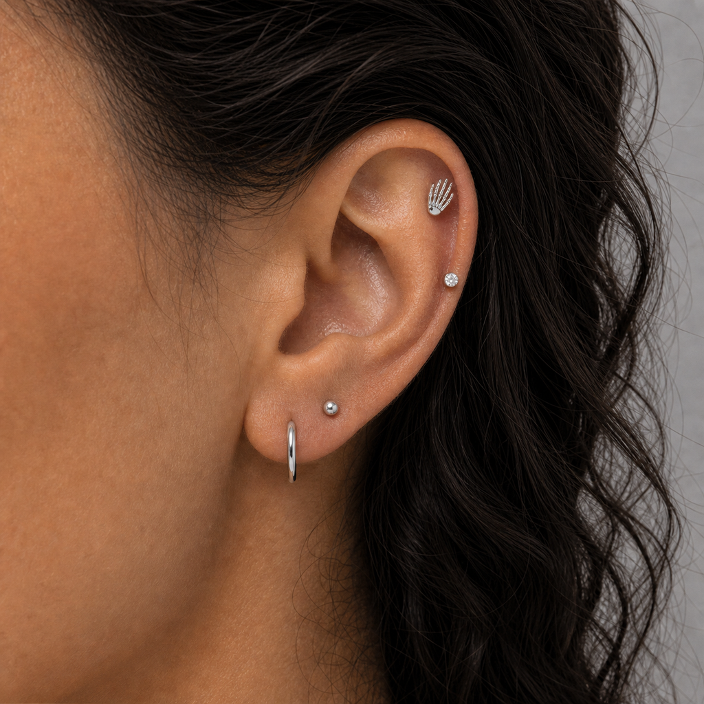 Implant Grade Titanium - Flat Back - Silver - 16G (1.2 x 6+4 mm) - model wear view