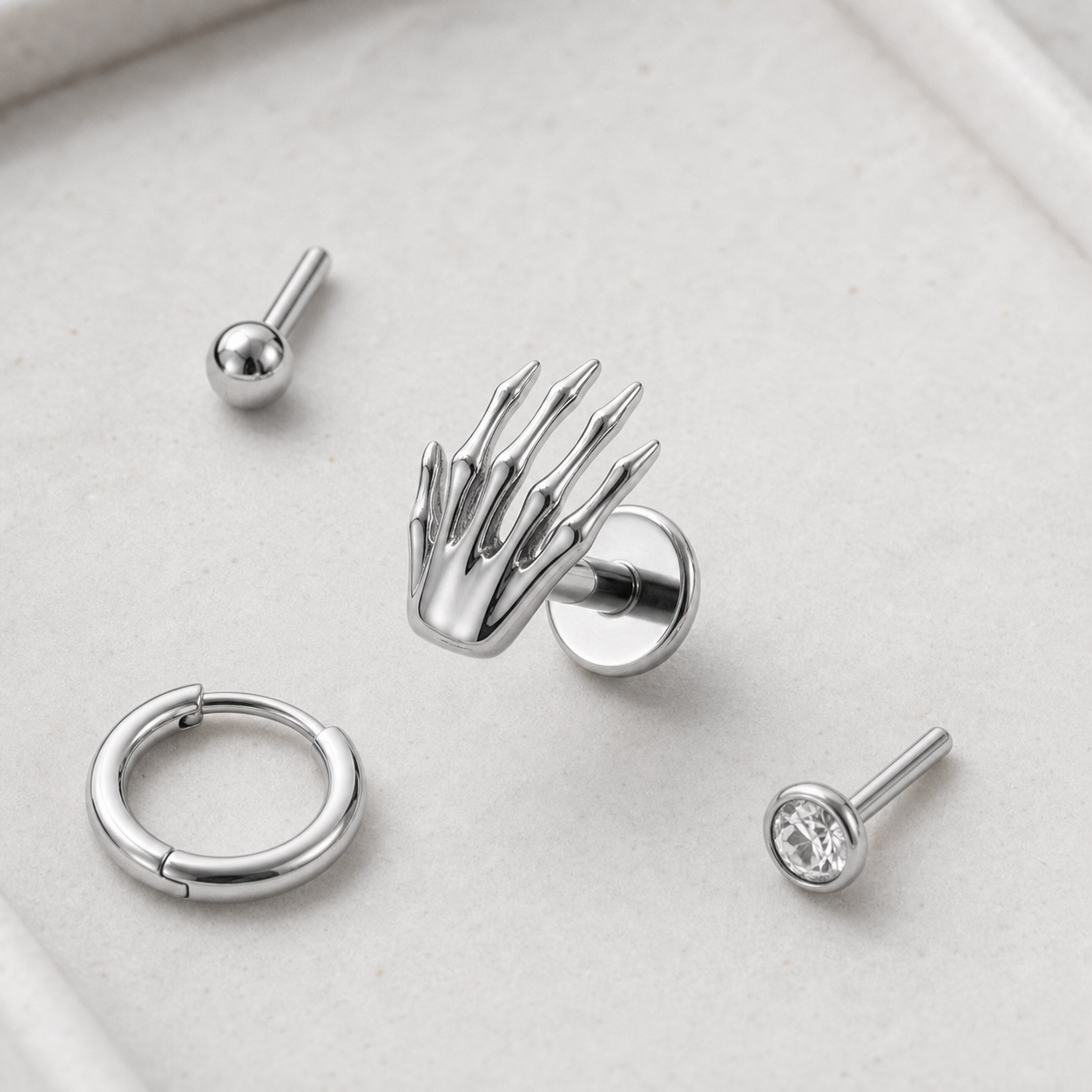 Implant Grade Titanium - Flat Back - Silver - 16G (1.2 x 6+4 mm) - styling view