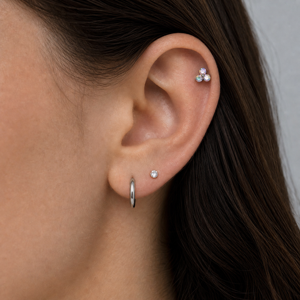 Implant Grade Titanium - Flat Back - Silver - ABCZ - 16G (1.2 x 8+4 mm) - model wear view