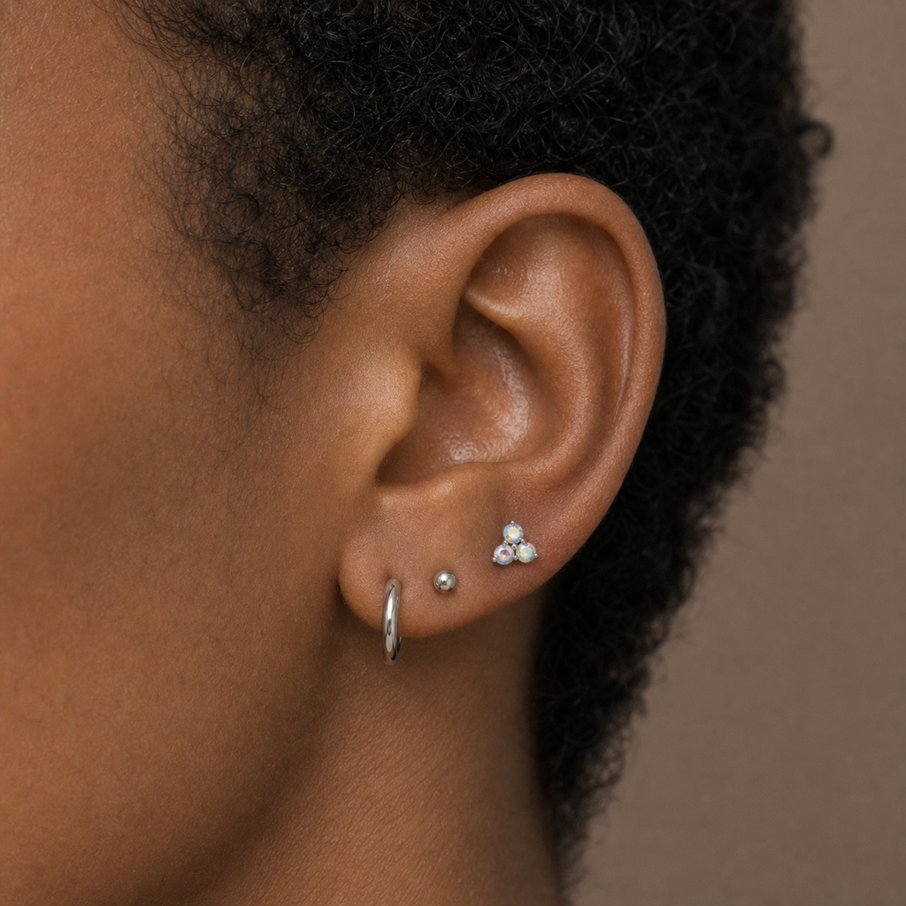 Implant Grade Titanium - Flat Back - Silver - ABCZ - 16G (1.2 x 8+4 mm) - model wear view