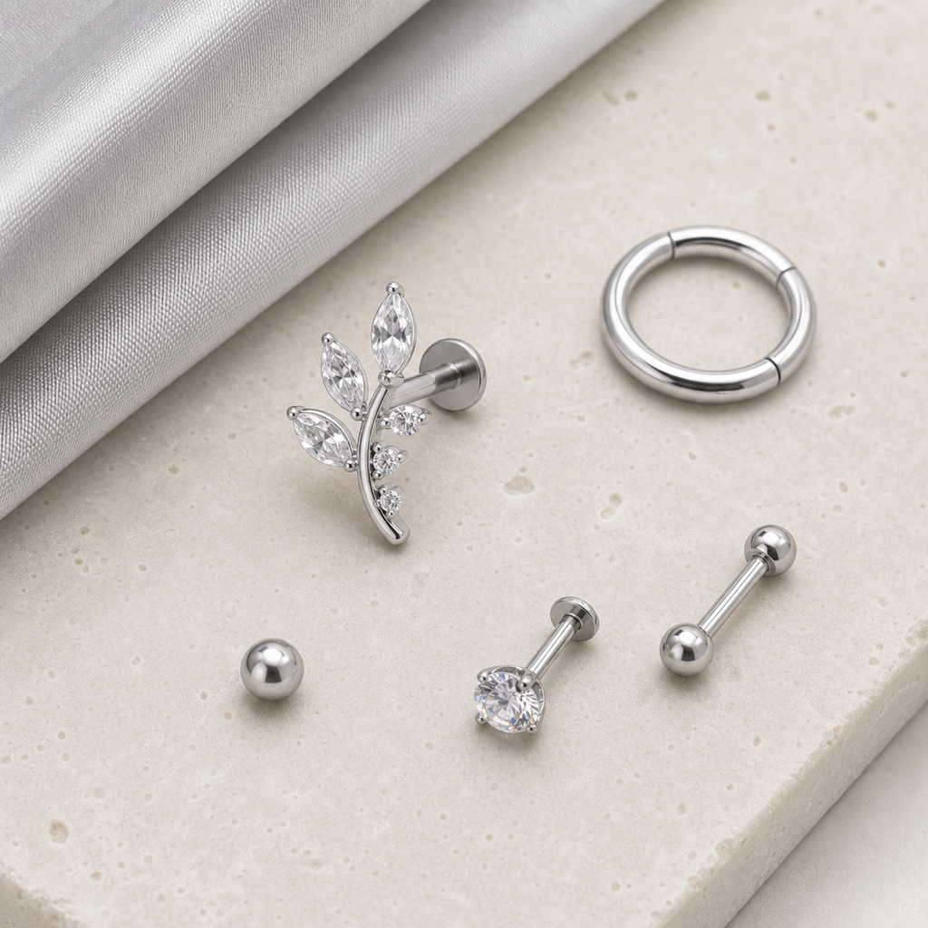 Implant Grade Titanium - Flat Back - Silver - Clear CZ - 16G (1.2 x 8+4 mm) - styling view