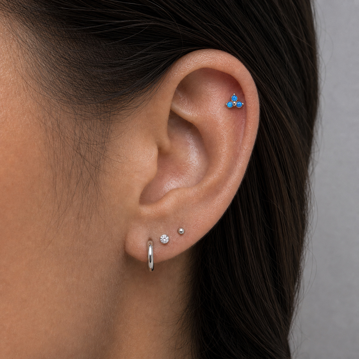 Implant Grade Titanium - Flat Back - Silver - OP05 - 16G (1.2 x 8+5 mm) - model wear view