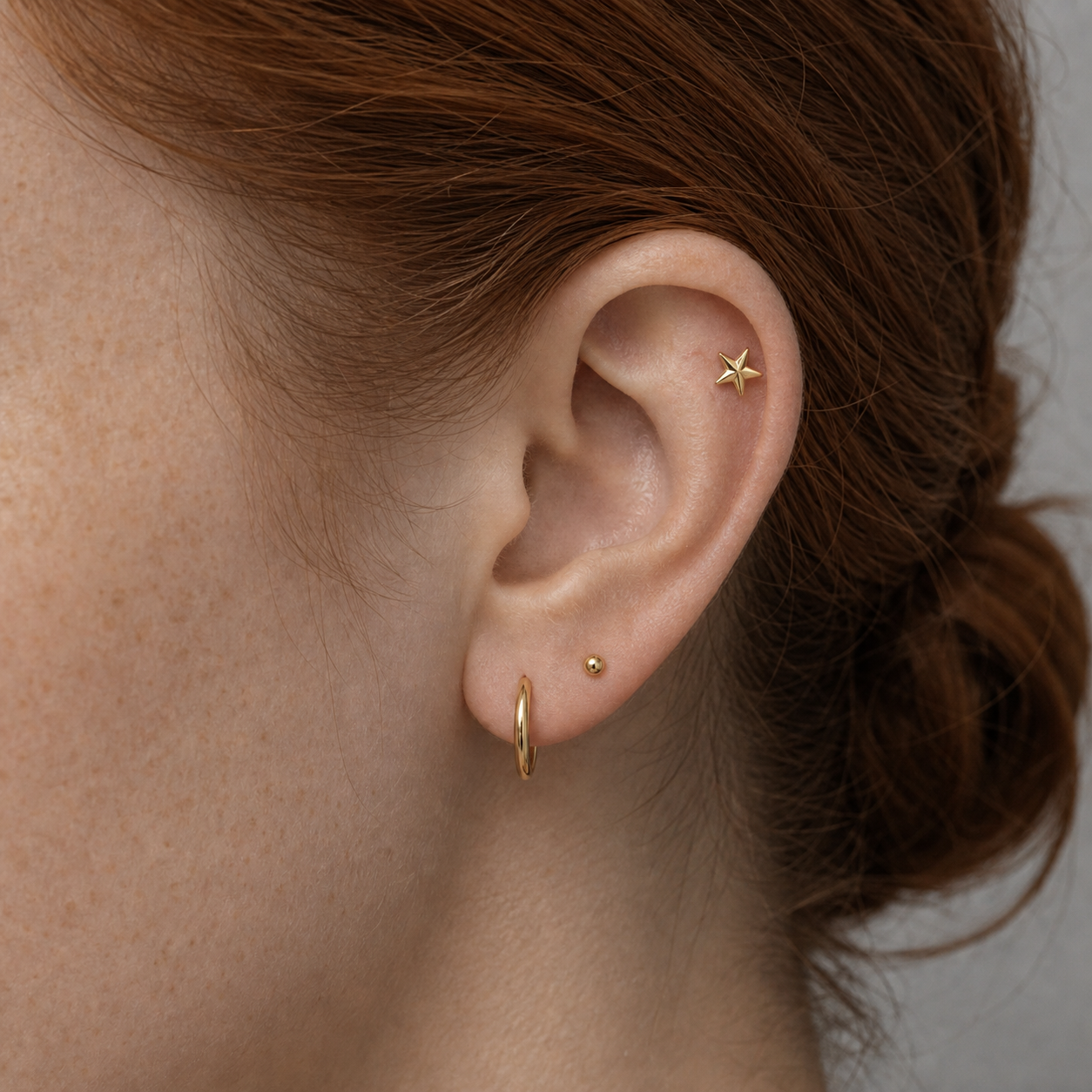 Implant Grade Titanium - Flat Back - Gold - 16G (1.2 x 6+4 mm) - model wear view