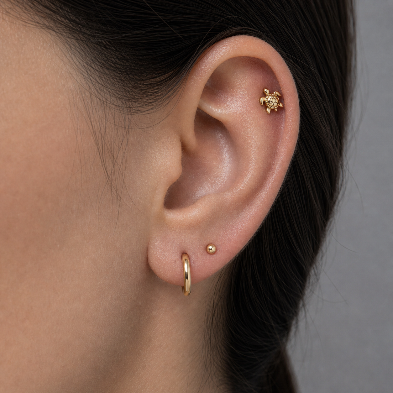 Implant Grade Titanium - Flat Back - Gold - 18G (1.0 x 6+4 mm) - model wear view