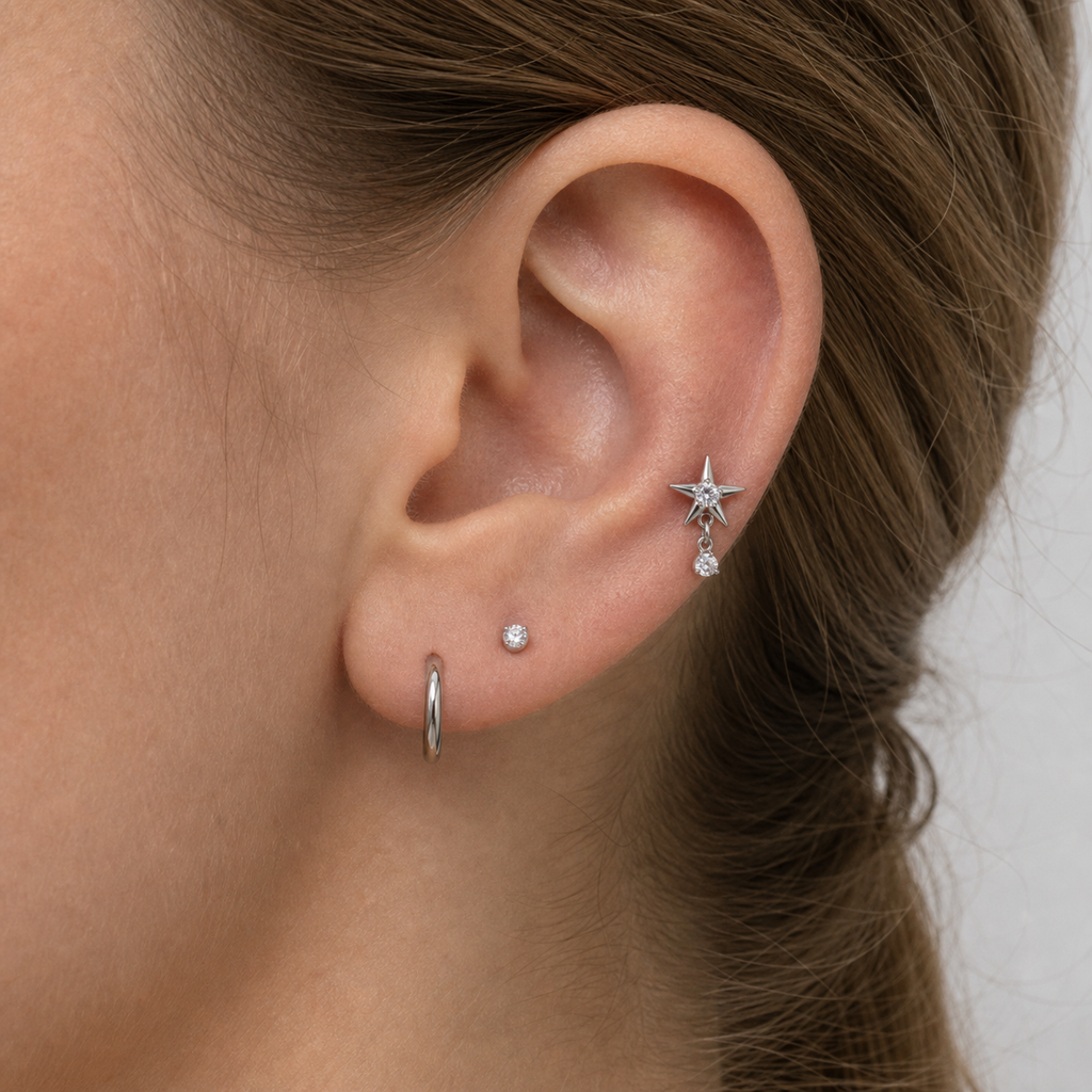 Implant Grade Titanium - Flat Back - Silver - Clear CZ - 16G (1.2 x 6+4 mm) - model wear view