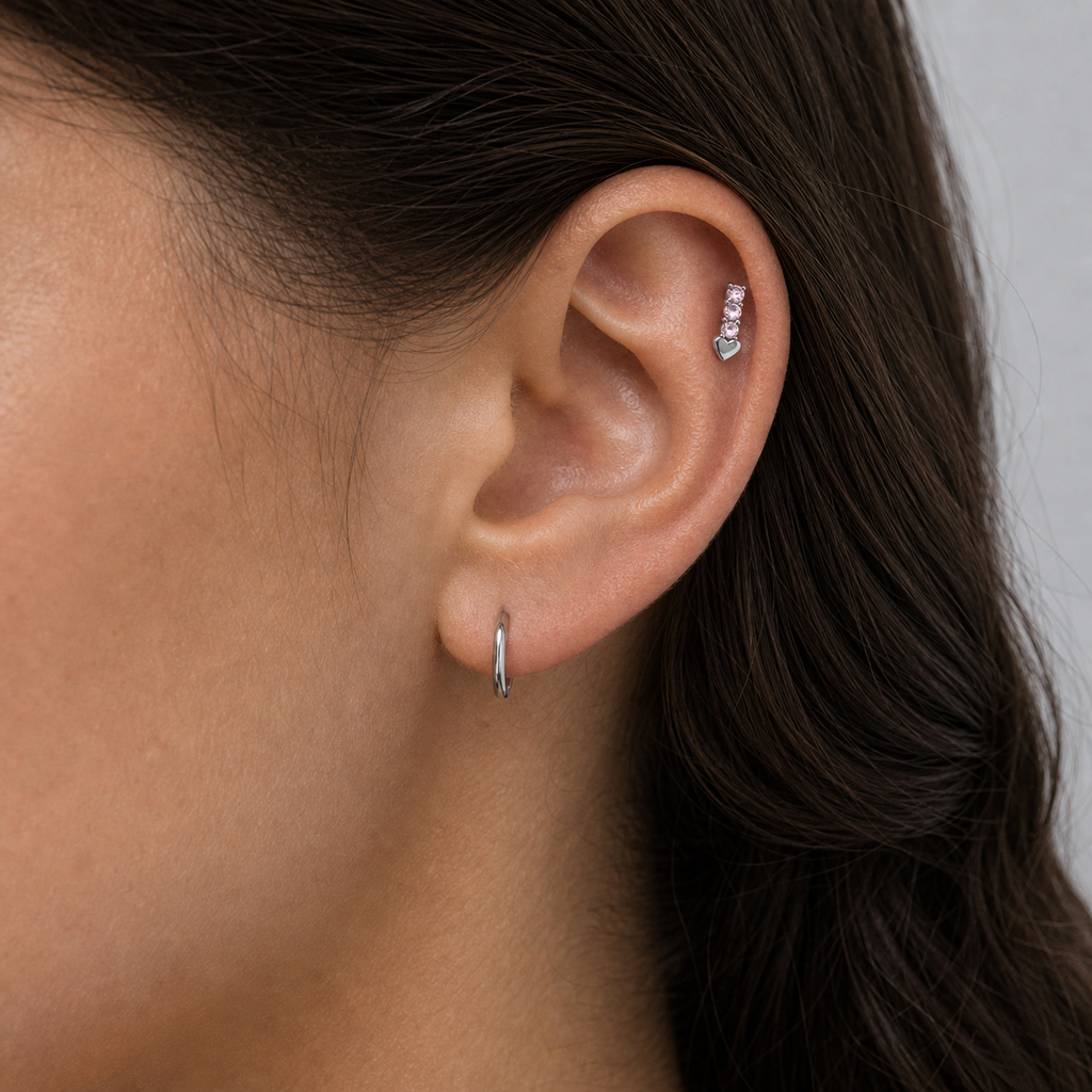 Implant Grade Titanium - Flat Back - Silver - PKCZ - 16G (1.2 x 6+4 mm) - model wear view