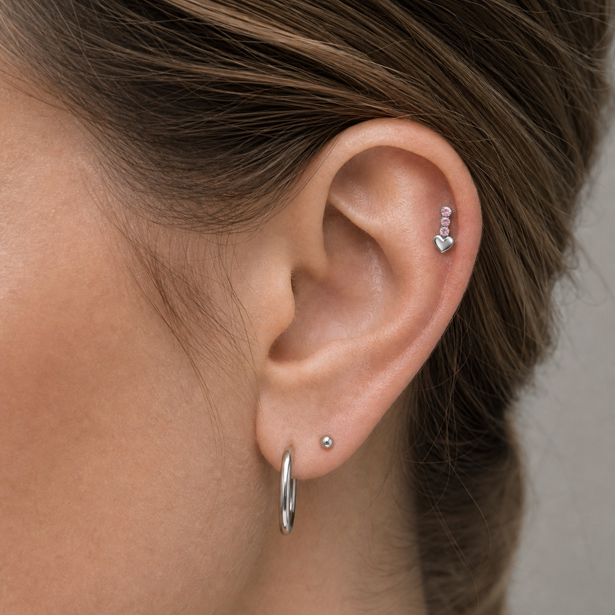 Implant Grade Titanium - Flat Back - Silver - PKCZ - 16G (1.2 x 6+4 mm) - model wear view