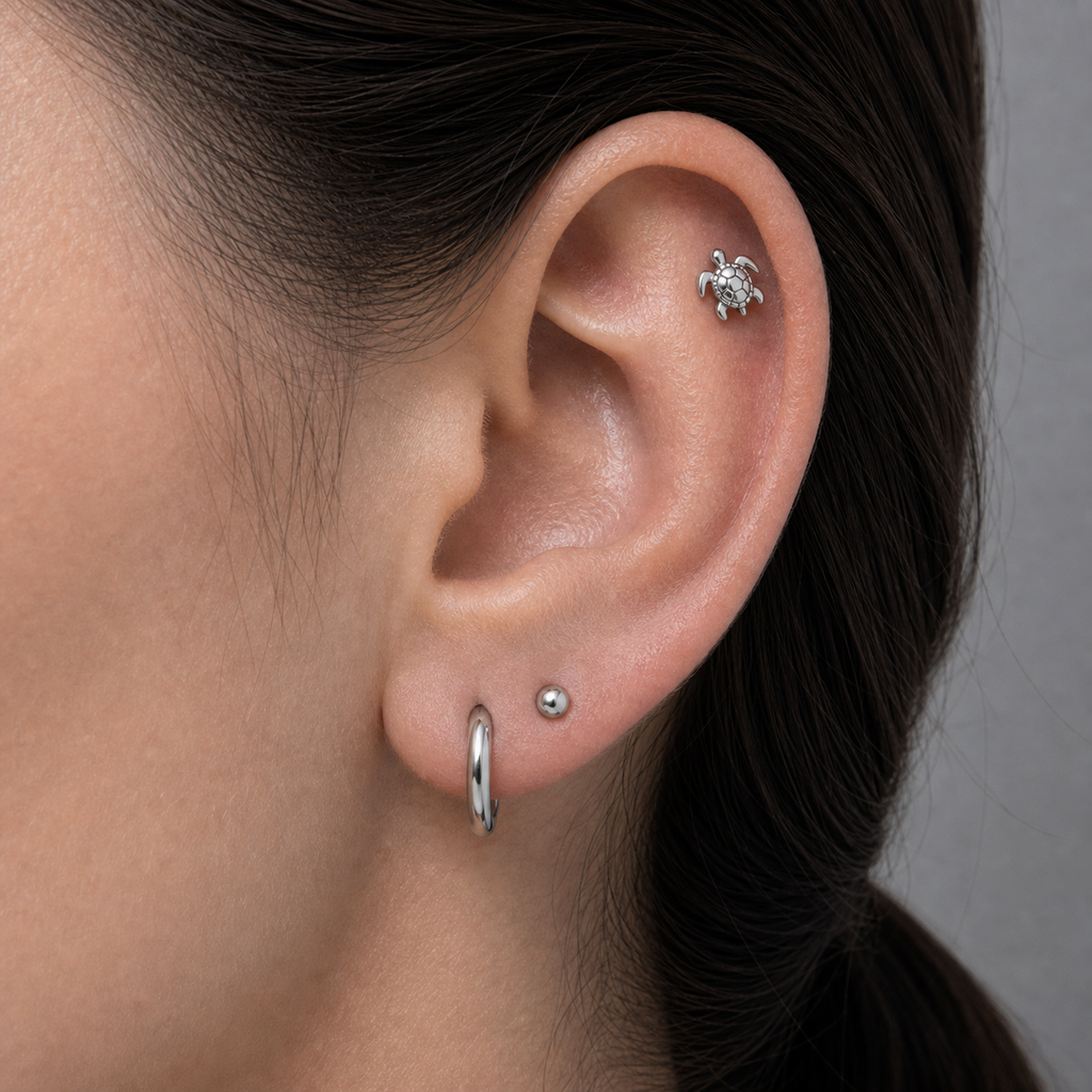 Implant Grade Titanium - Flat Back - Silver - 18G (1.0 x 6+4 mm) - model wear view