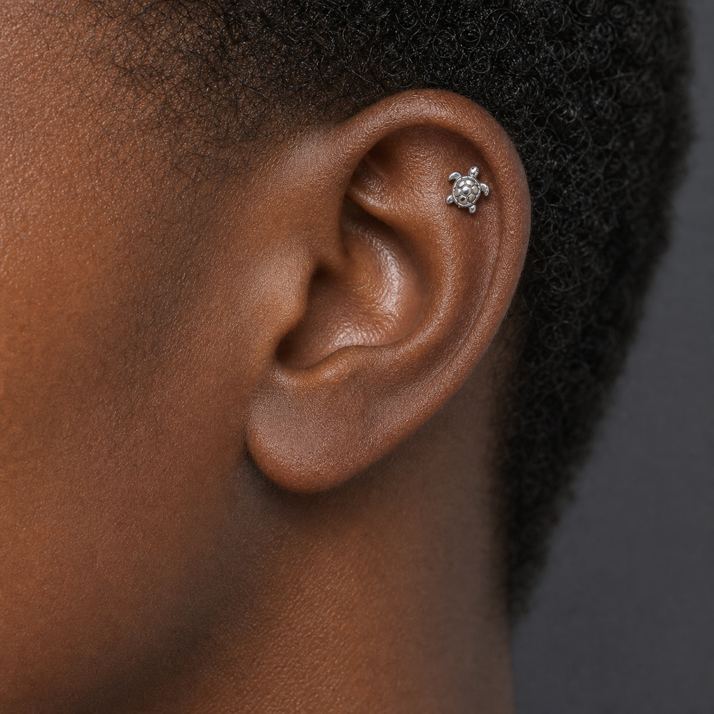 Implant Grade Titanium - Flat Back - Silver - 18G (1.0 x 6+4 mm) - model wear view
