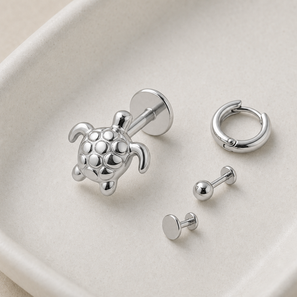 Implant Grade Titanium - Flat Back - Silver - 18G (1.0 x 6+4 mm) - styling view