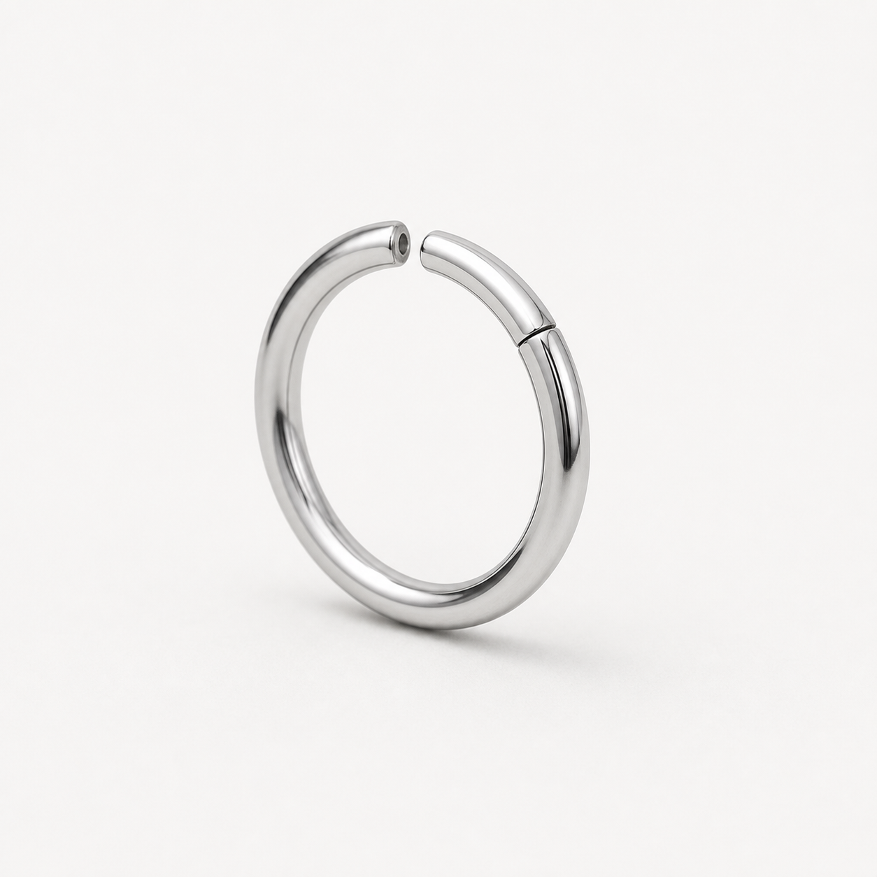 Implant Grade Titanium - Hoop - Silver - 20G (0.8 x 6 mm) - detail view