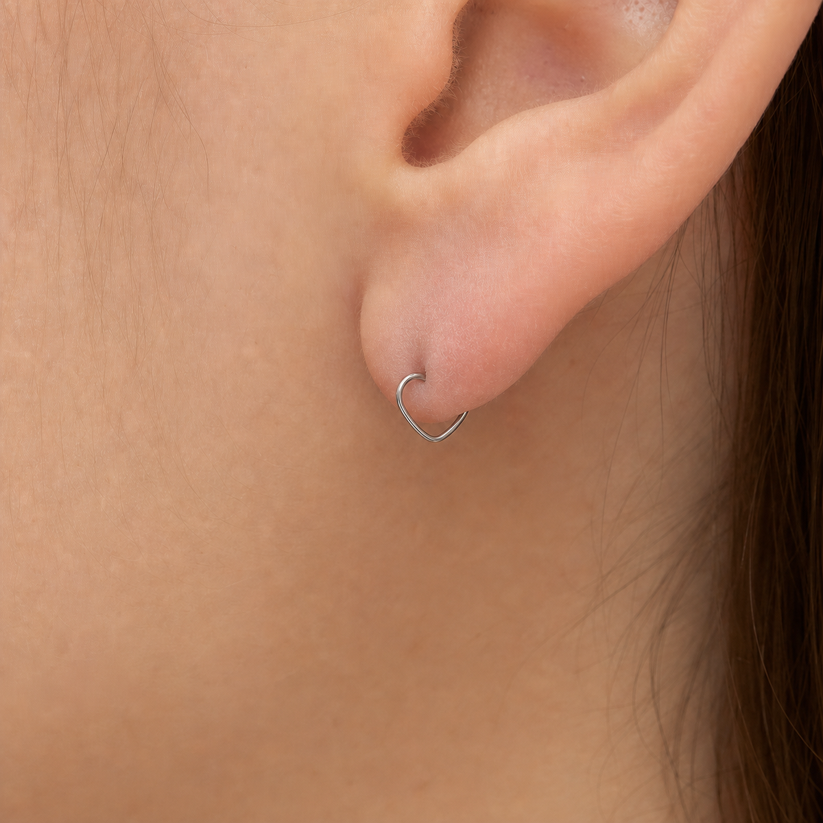 [TOPOSH-LEGACY-LAYOUT-REPAIR-20260717-LEGACY21:TP-HOP-SIL-6-PLN-WGT6:02] Heart Titanium Hoop – Silver, 6mm | 02_model_white