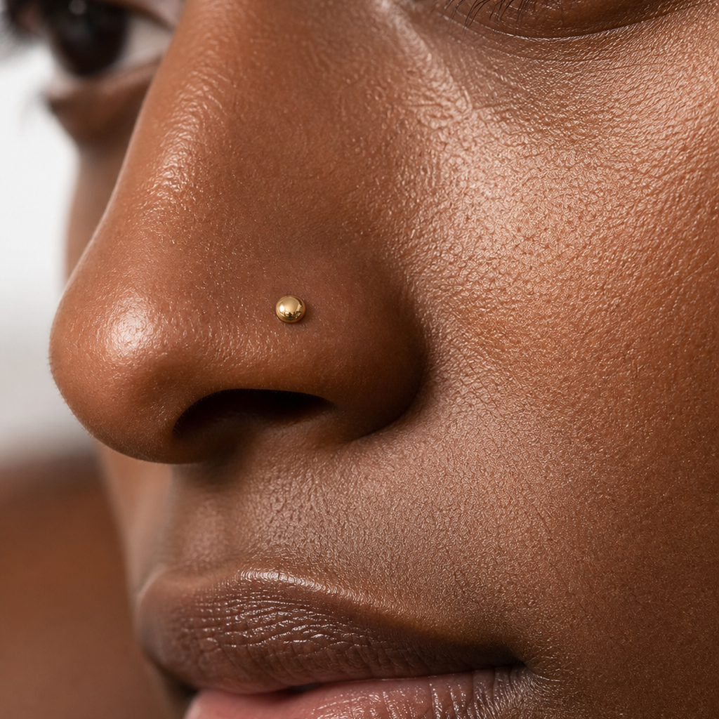 [TOPOSH-LEGACY-LAYOUT-REPAIR-20260717-LEGACY17:TP-NS-L-GD-20G7-PLN-828:03] Dome Titanium L-Bend Nose Stud – Gold | 03_model_black