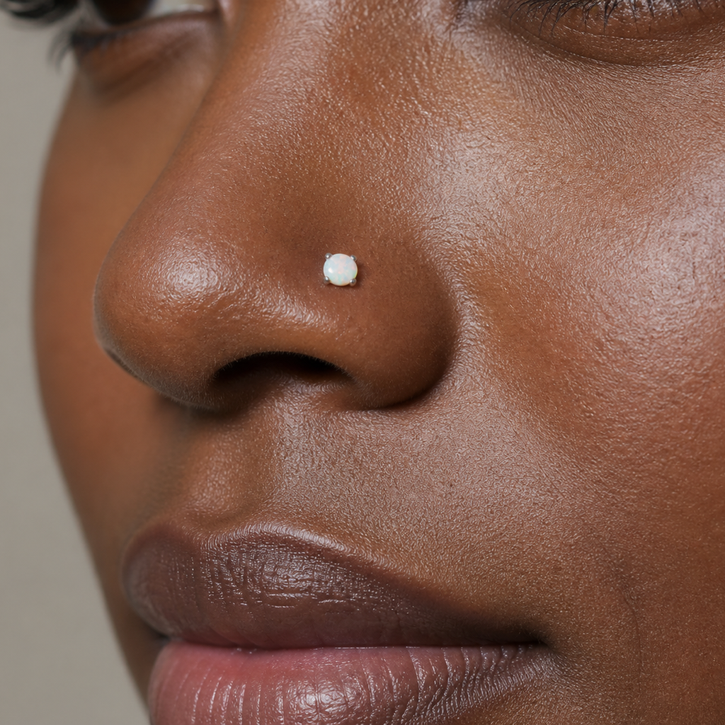 [TOPOSH-LEGACY-LAYOUT-REPAIR-20260717-LEGACY18:TP-NS-L-SIL-20G7-T2-SW234-017:03] White Opal Titanium L-Bend Nose Stud – Silver, 7+2mm | 03_model_black